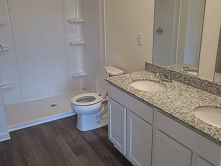 1033 Clifton Ct — Photo 2