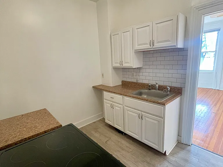 707-709 Warren St #2 — Photo 6