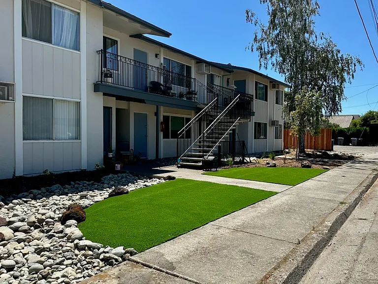 15 Royale Ave #11 — Photo 1