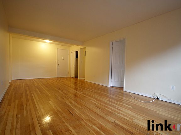 3rd image of 1100 Warburton Ave APT 1B