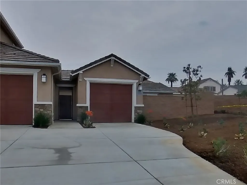 3 bed, 1176 sqft, $3,759 — Photo 1