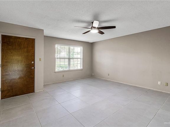 4th image of 216 W Camellia Ave