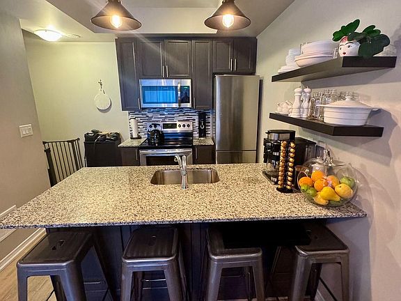 5th image of 30 Fieldway Rd Unit 92