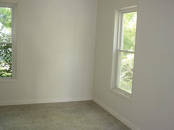 5th image of 800 Elm St