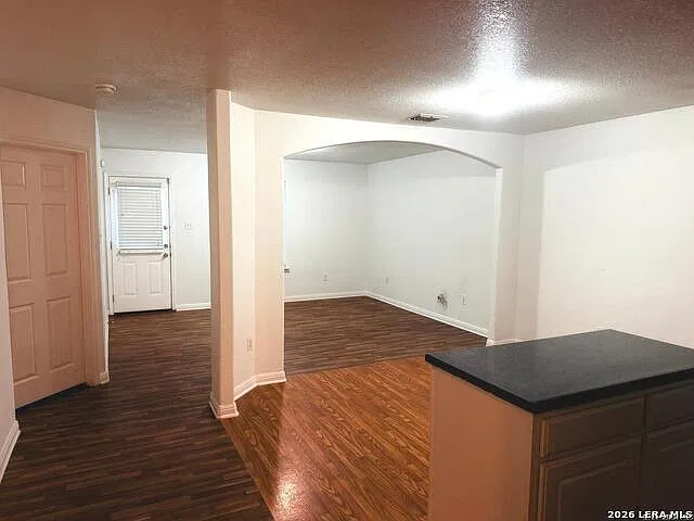 3 bed, 2.0 bath, 1233 sqft, $1,500 — Photo 3