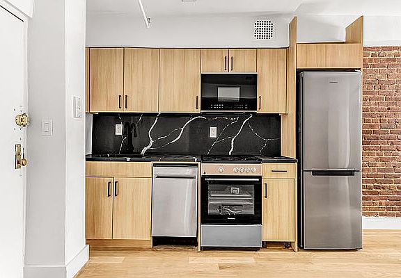 2nd image of 142 W 87th St #B