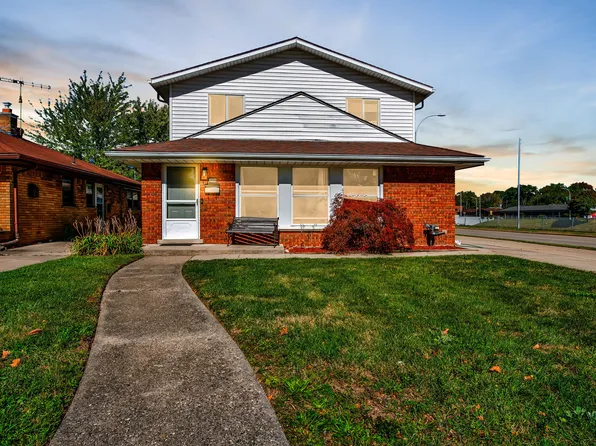 20711 Hunt Club Dr, Harper Woods, MI 48225