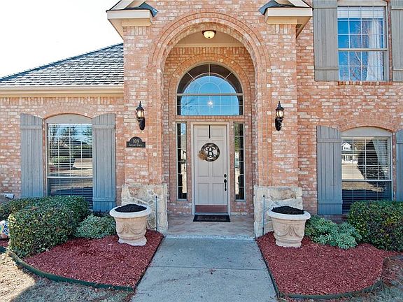 2nd image of 109 Skyline Cir