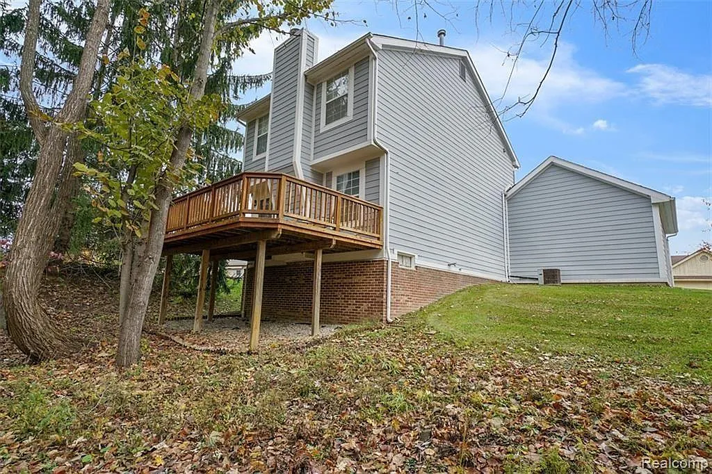 3 bed, 1260 sqft, $2,500 — Photo 4
