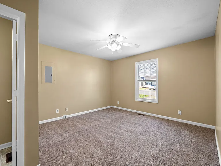 521 Gainey Dr — Photo 15