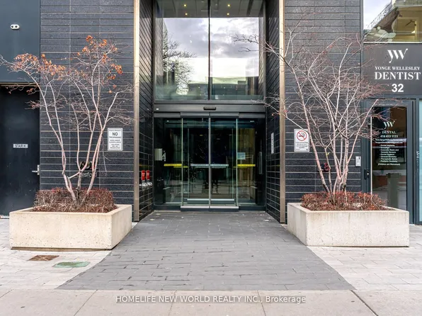 28 Wellesley St E, Toronto, ON