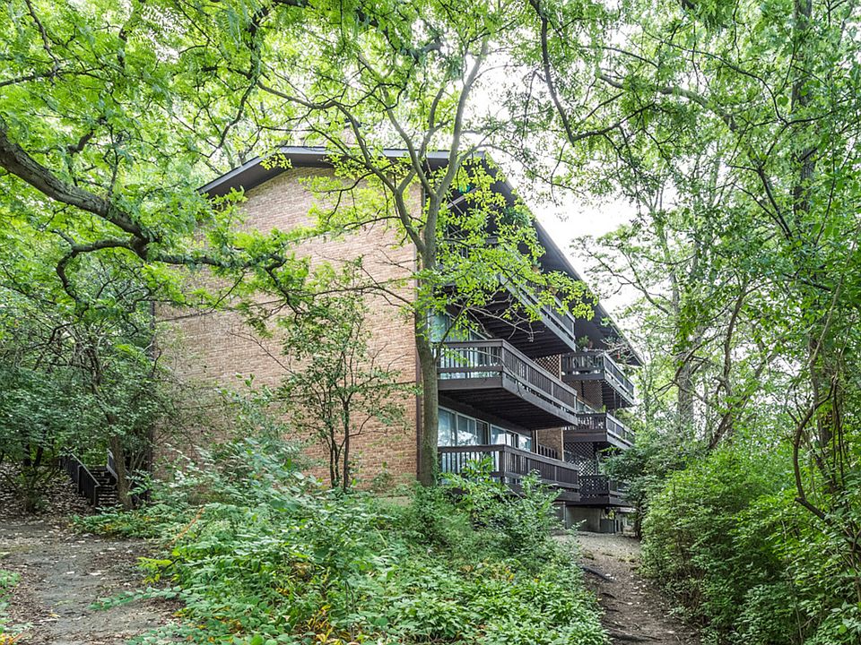 1st image of 5508 E Lake Dr #100