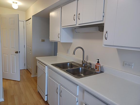 5th image of 387 Pierce Ct