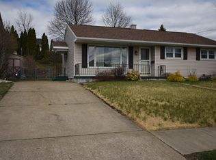 720 Sunset Dr, Dickson City, PA 18447