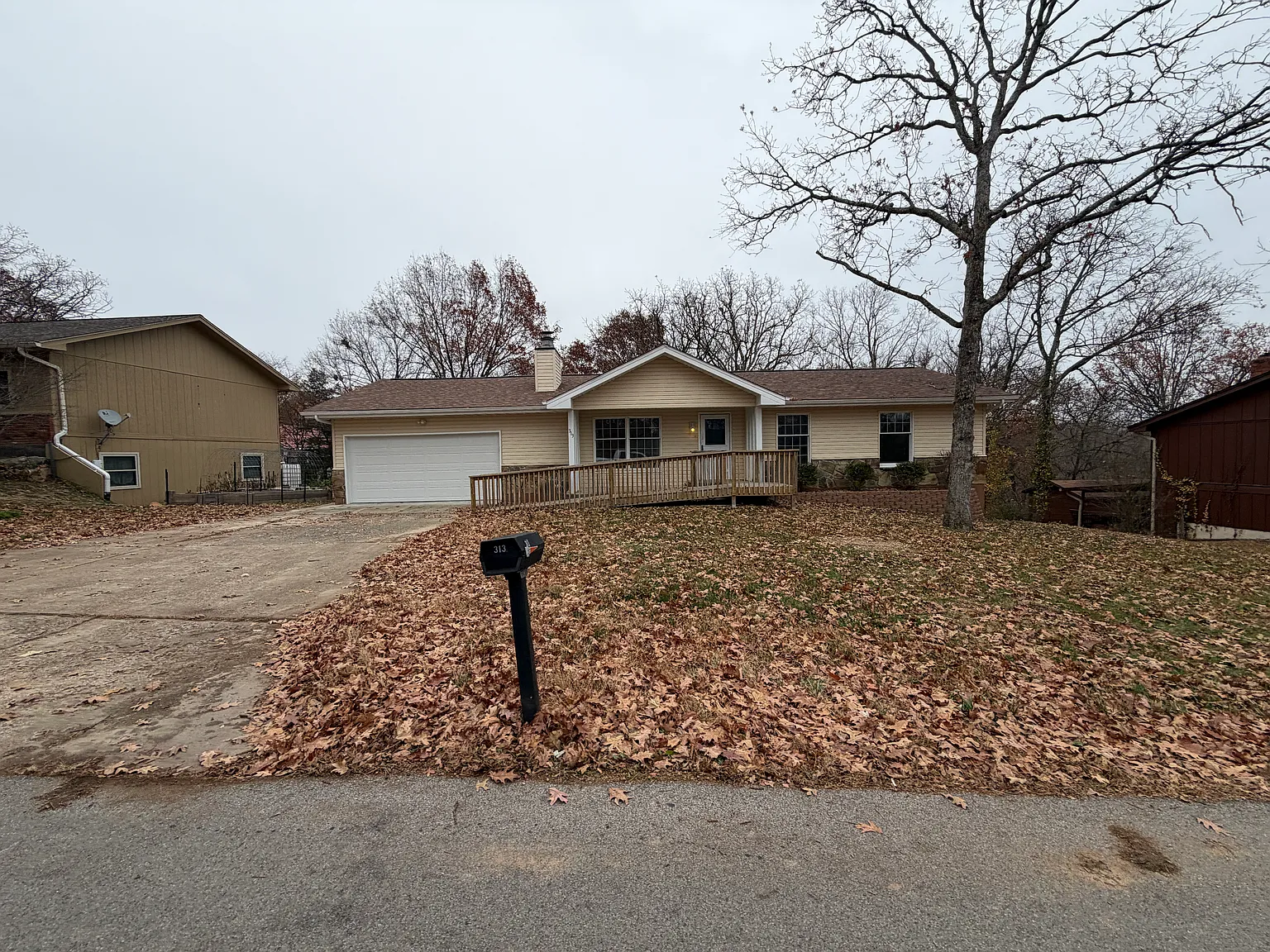 313 Pearl Dr — Photo 1