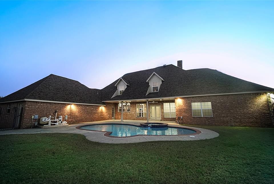 1st image of 900 N Jensen Ln