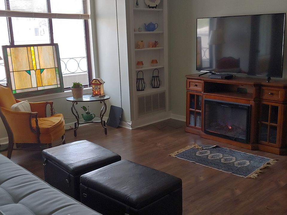 1st image of 1030 N Harrison Ave APT 306