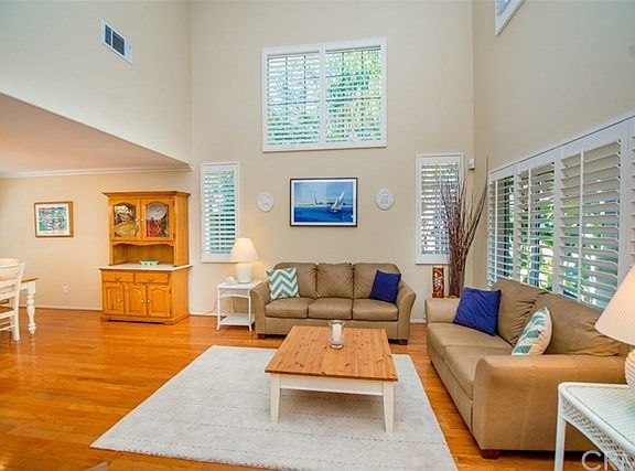 4th image of 840 Captiva Cir