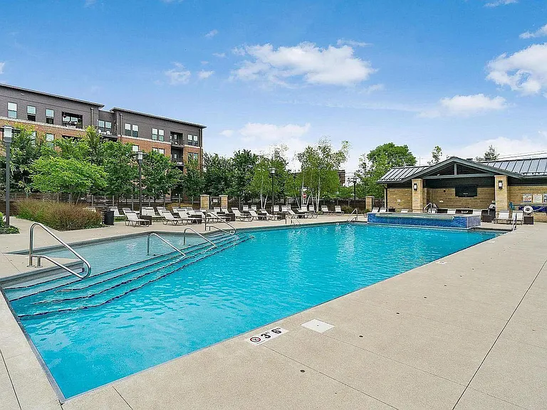 Pool with grills in the back. Perfect to host bbqs