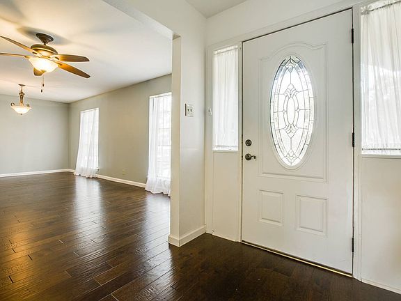 4th image of 2906 Oak Falls St