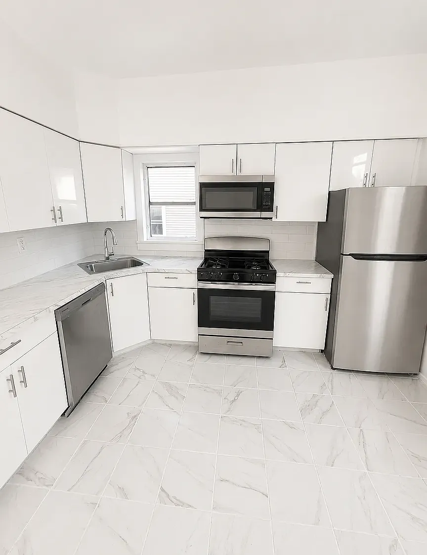 4 bed, 1200 sqft, $2,549 — Photo 1