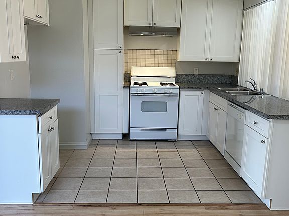 4th image of 19239 E Northam St
