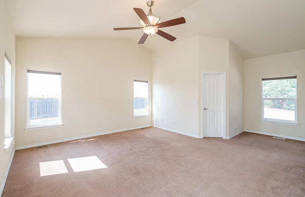 3 bed, 2200 sqft, $2,900 — Photo 3