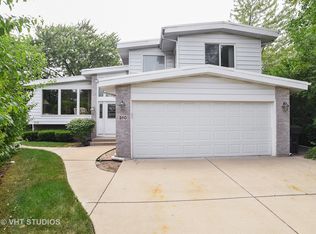 310 Alexis Ct, Glenview, IL