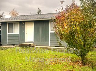 1832 NE D St, Grants Pass, OR 97526