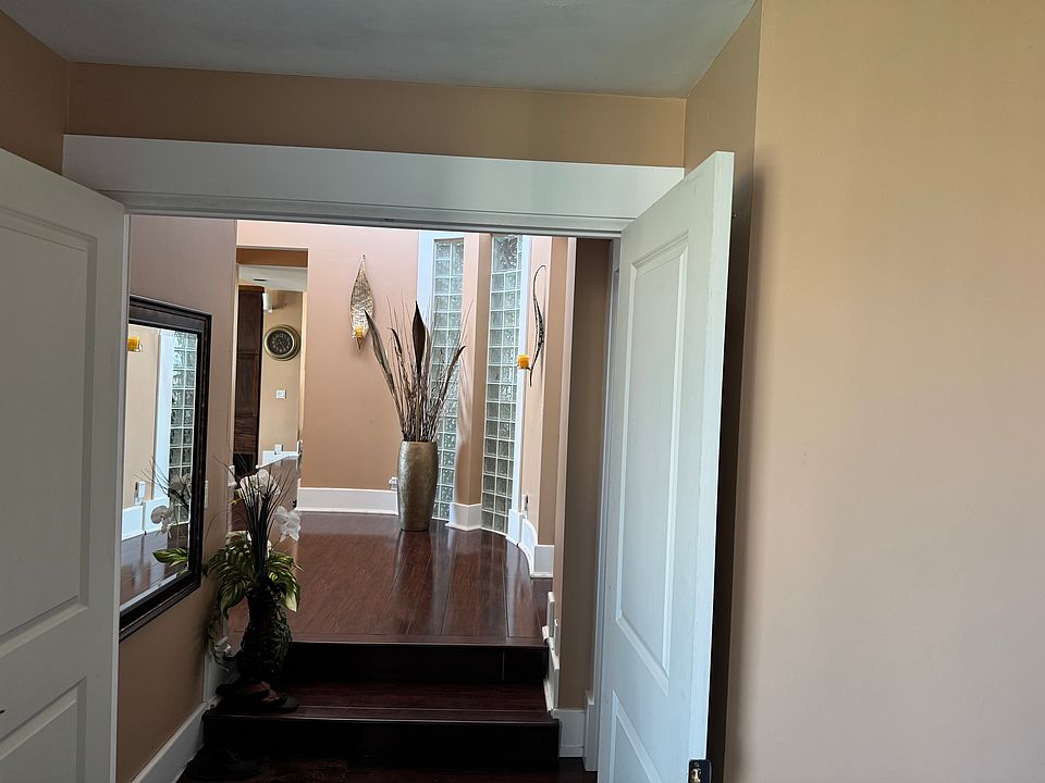 this is what you see from the room to outside.