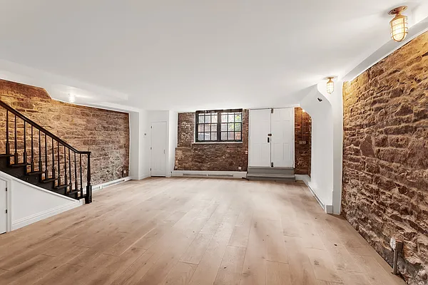 Rented by Compass | media 13