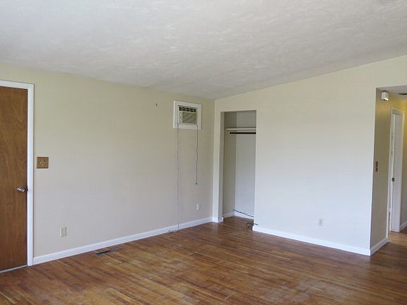 2nd image of 988 Nixon Ave