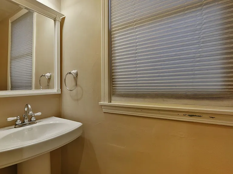 2403 Summit St — Photo 19