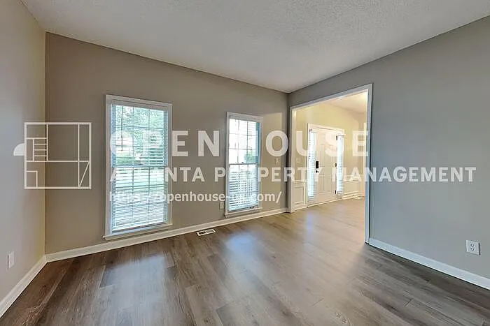 4 bed, 2.5 bath, 2336 sqft, $3,150 — Photo 4