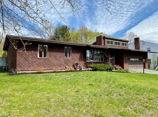 207 Laurel Hill Dr, S Burlington, VT 05403