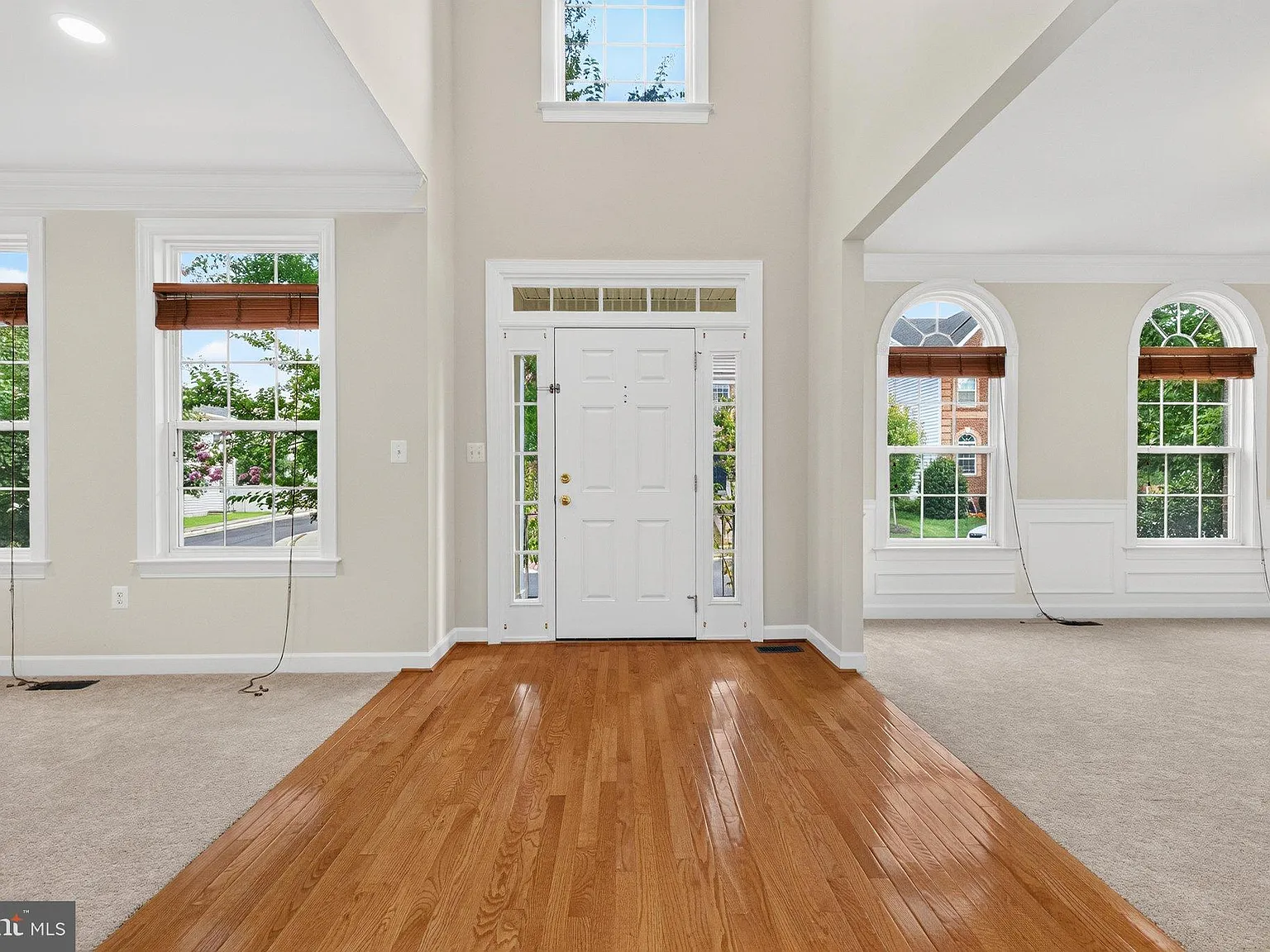 5 bed, 4.0 bath, 4548 sqft, $4,300 — Photo 3