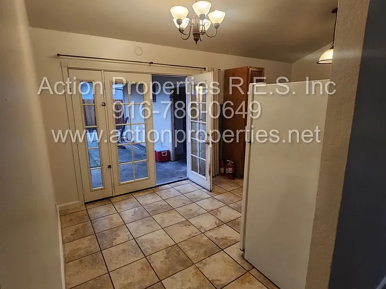 612 Gregory Ct — Photo 13