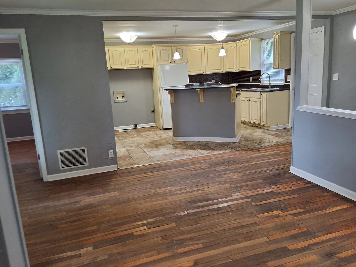 Charming 3 Bed, 1 Bath Home Radcliff City Limits, Minutes Away From Fort Knox!! — Photo 4