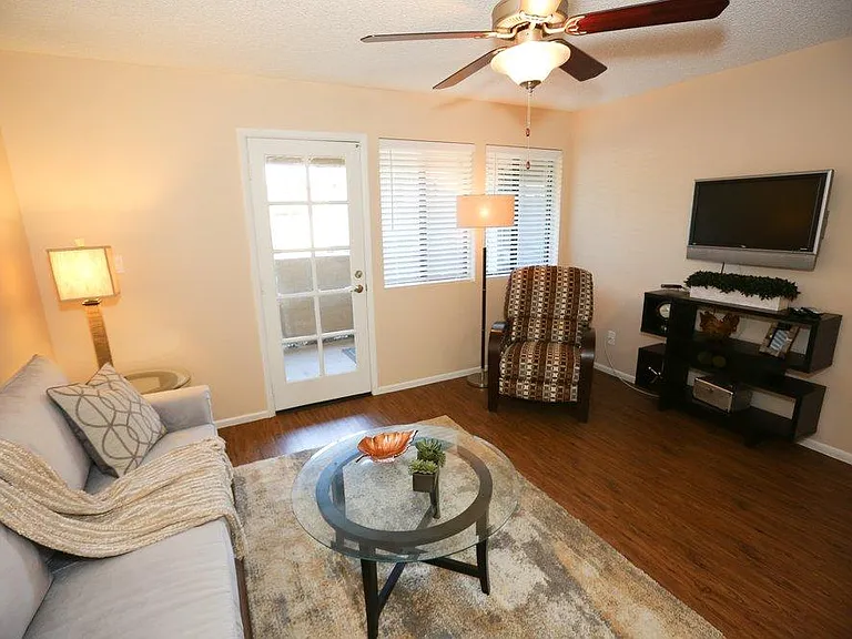 10134 W Mohawk Ln — Photo 12