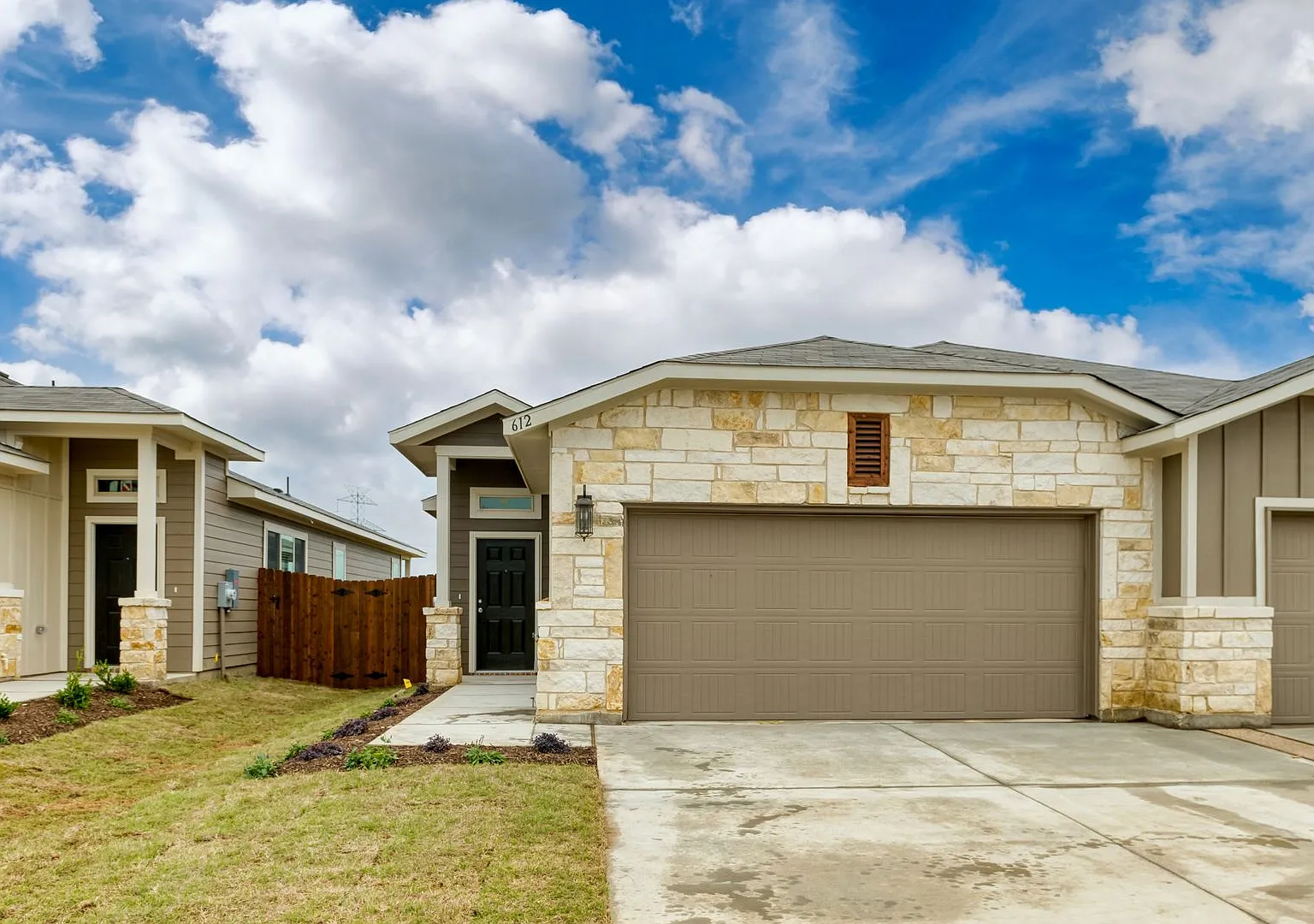 Gorgeous 3 Bedroom Duplex Located In Midlothian Isd! — Photo 4