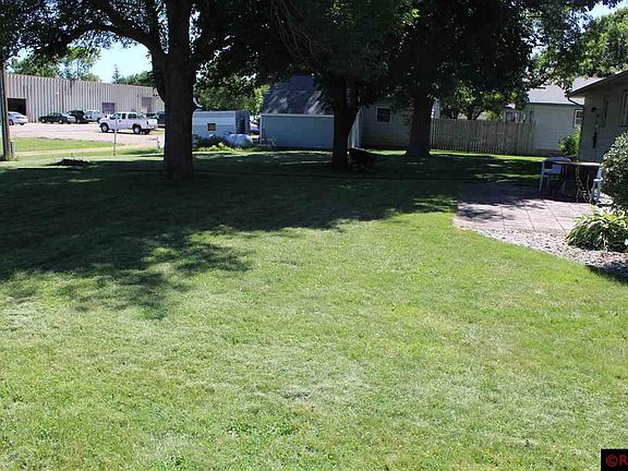 3rd image of 205 Viking Ave