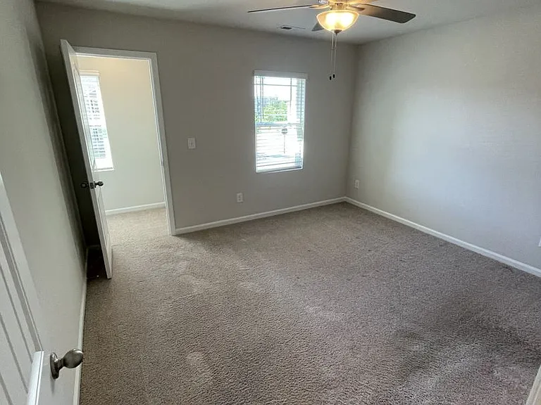 1028 Peony Ln — Photo 12