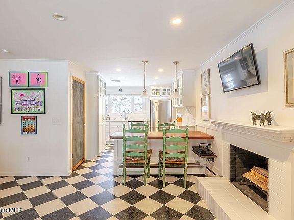 5th image of 15 McGee Rd