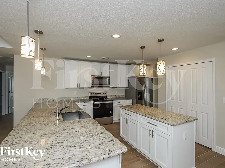 249 Bordeaux Ave NE — Photo 6