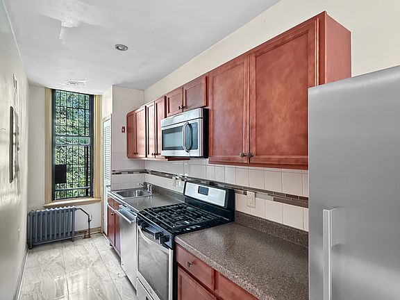 3rd image of 521 Chauncey St #3