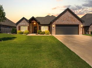 905 Bent Wood Ln, Cleburne, TX 76033