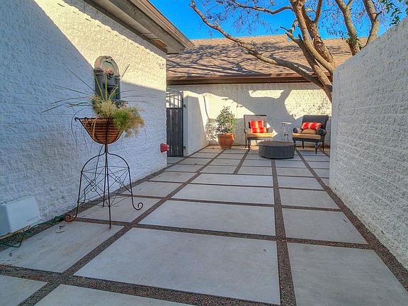 3rd image of 3813 Ives Way