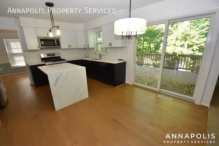 2808 traxler court — Photo 3