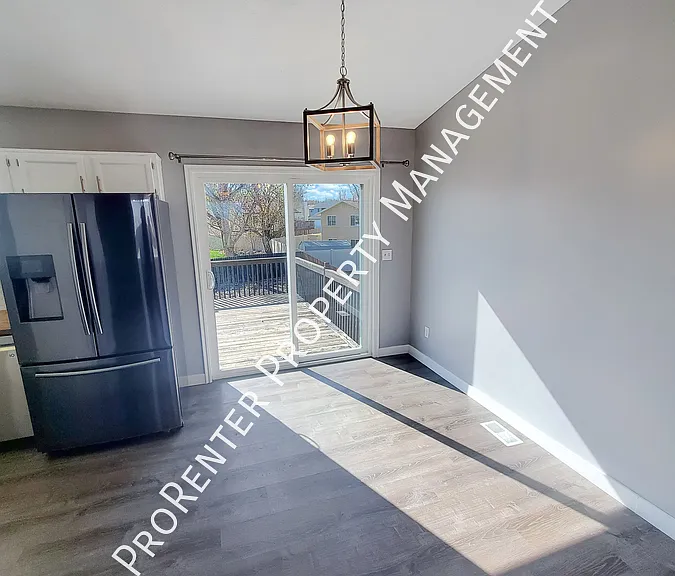 4252 Midland Dr — Photo 7