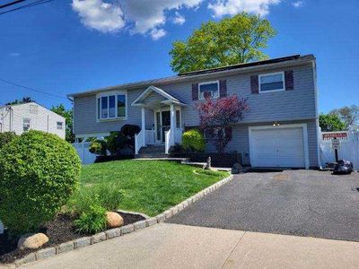 6 Holiday Park Drive, Centereach, NY, 11720
